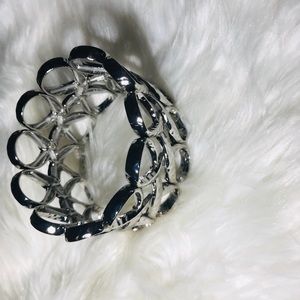 unbranded Jewelry - ❤️Silver twisted women’s bracelet❤️ unbranded Jewelry - ❤️Silver twisted women’s bracelet❤️